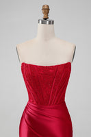 Load image into Gallery viewer, Red Corset Strapless Short Graduation Dress with Appliques