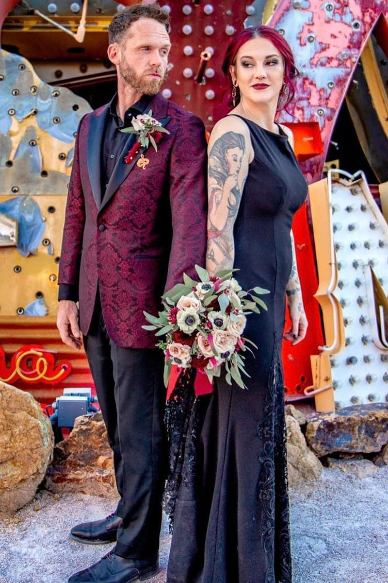 Load image into Gallery viewer, Burgundy Peak Lapel 2 Piece Men's Wedding Suits