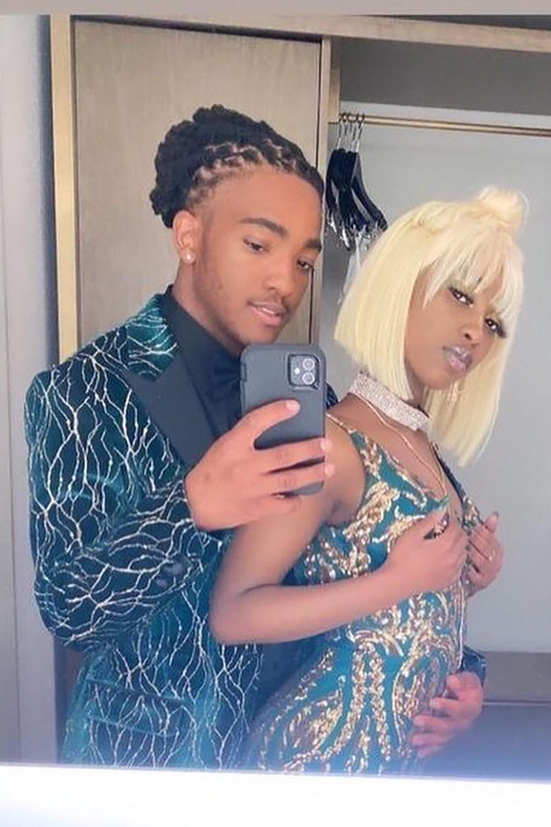 Load image into Gallery viewer, Dark Green Peak Lapel Men's Prom Blazer