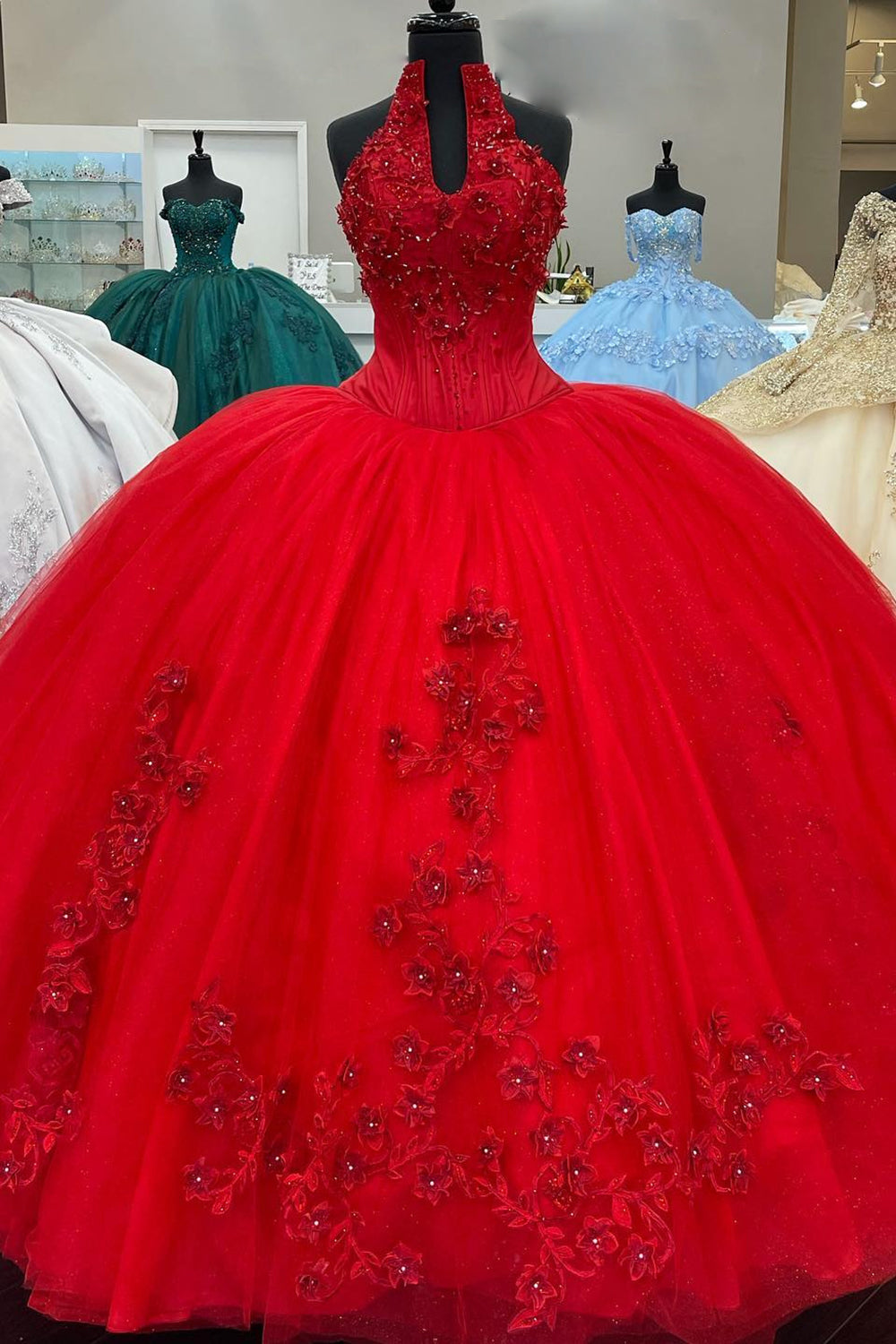 Halter Neck Sparkly Red Sweetheart Appliques Quinceanera Dress with Sequined
