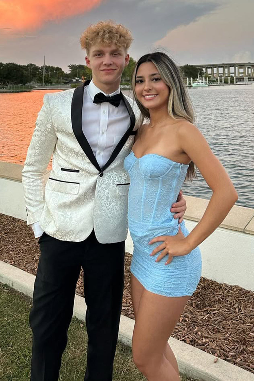 Jacquard Shawl Lapel 2 Pieces White Satin Men's Prom Suits