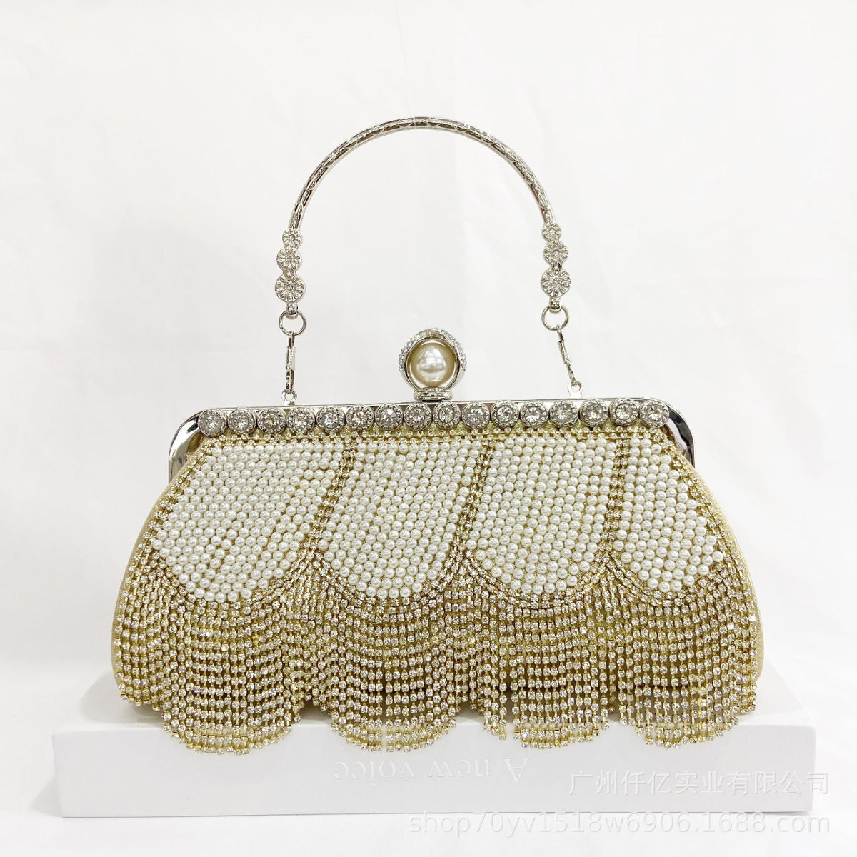 Load image into Gallery viewer, Black Beaded Fringes Party Handbag