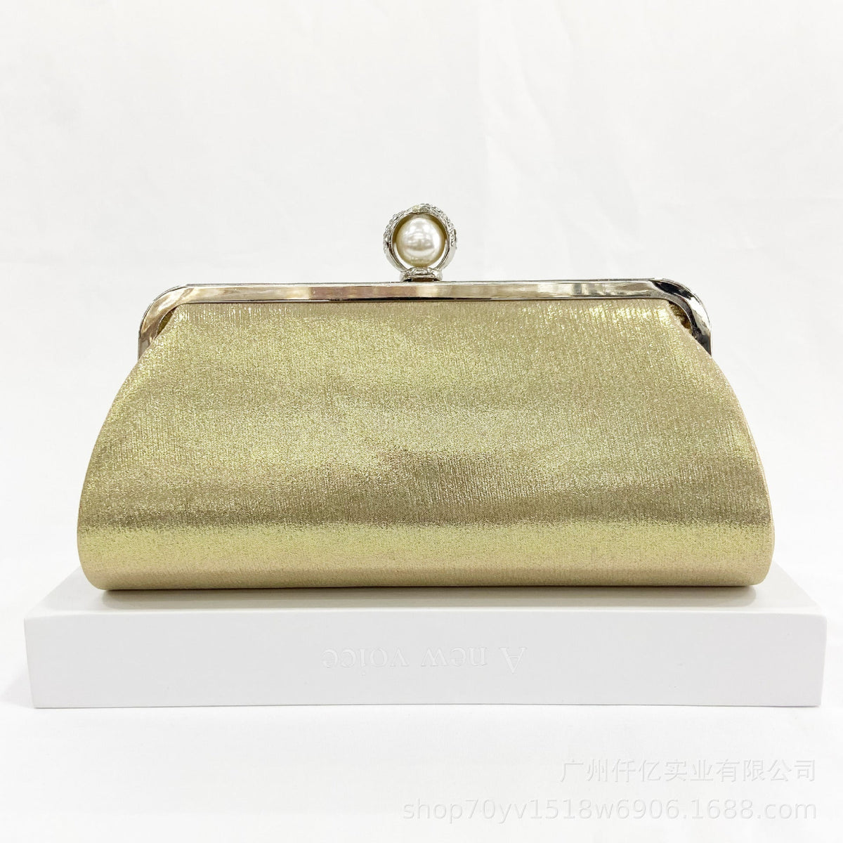 Load image into Gallery viewer, Black Beaded Fringes Party Handbag