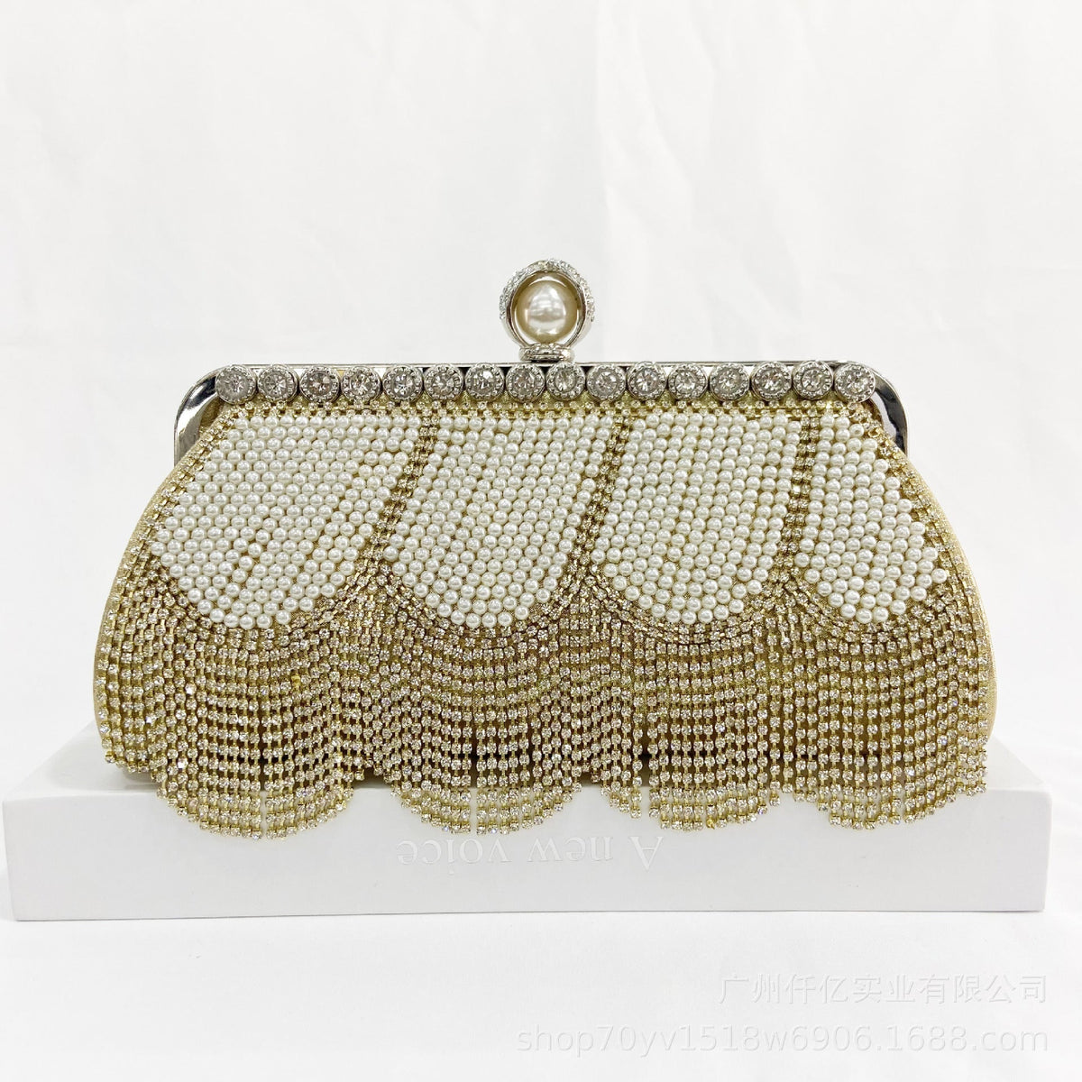 Load image into Gallery viewer, Black Beaded Fringes Party Handbag