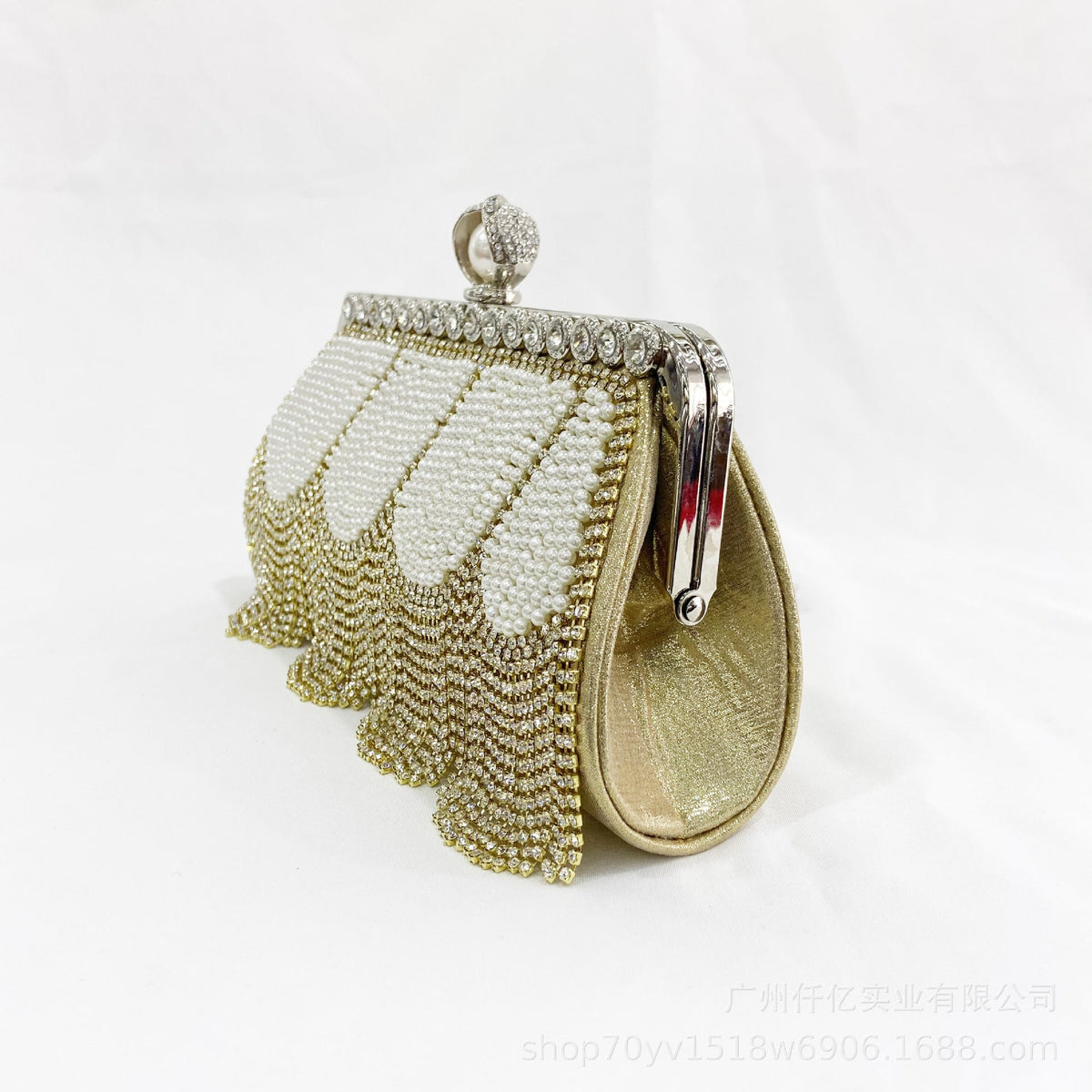 Load image into Gallery viewer, Black Beaded Fringes Party Handbag